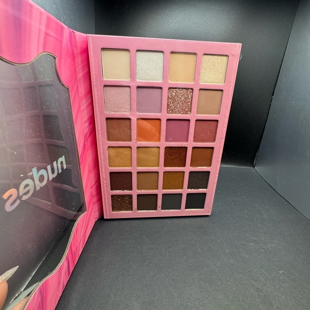 5/$25 NWT Eye Shadow Palette 24 Colors - Picture 2 of 4